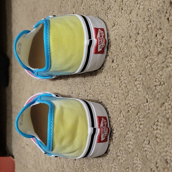 Vans - Picture 2 of 5